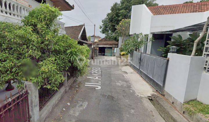 Land for sale on Jalan Akasia Denpasar 300 m2 near the Warmadewa campus 1