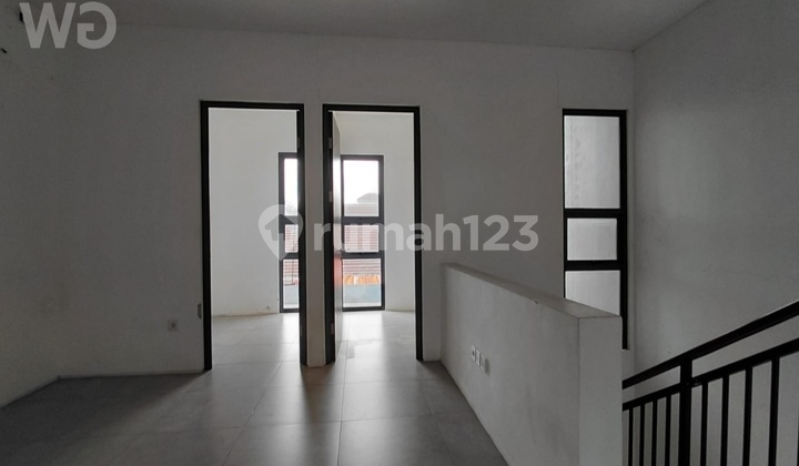 Garden House Shop for Sale in Grand Wisata Tambun - 2 Floors Strategically Located Near Living World 2