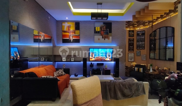 For Sale: House in Grand Wisata - Full Interior & Roof Top, in cluster 2.5 floors.