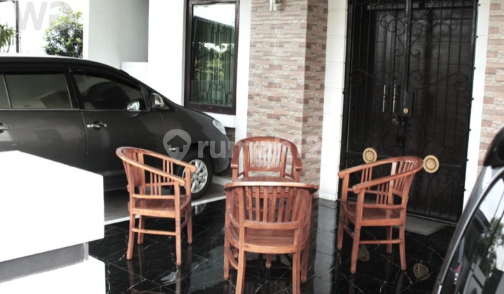 For Sale House in Grand Wisata - Luxury 2 Floors, Corner of Boulevard, Fountain Park 2