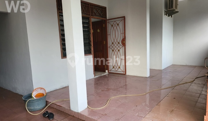 Dijual Rumah di Karawang Jaya - Hunian Strategis 3 Kamar, Garasi 2 Mobil, Siap Huni