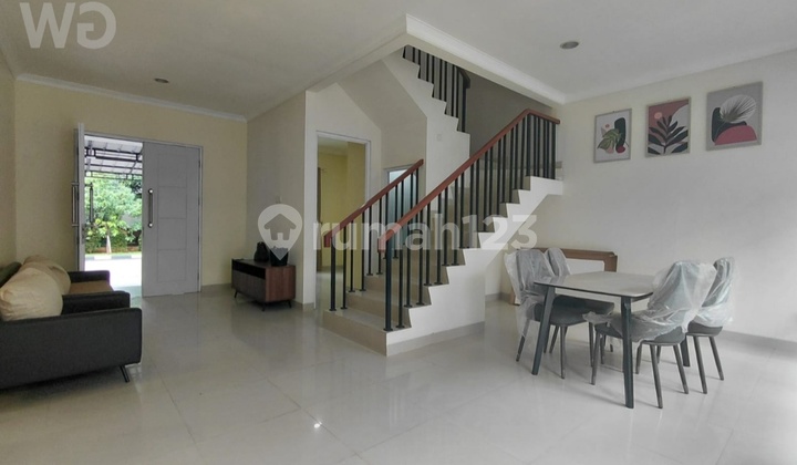 Disewakan Rumah di Grand Wisata Cluster Water Spring, Semi Furnished, Lokasi Strategi Dekat Mall