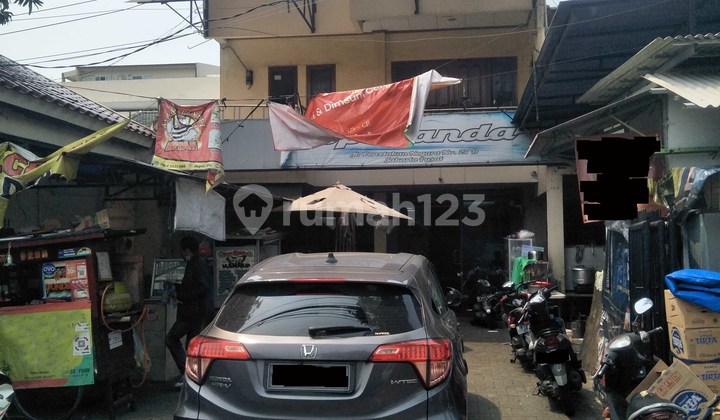 On the side of a big highway, suitable for a minimarket, pharmacy, office, busy location. 2