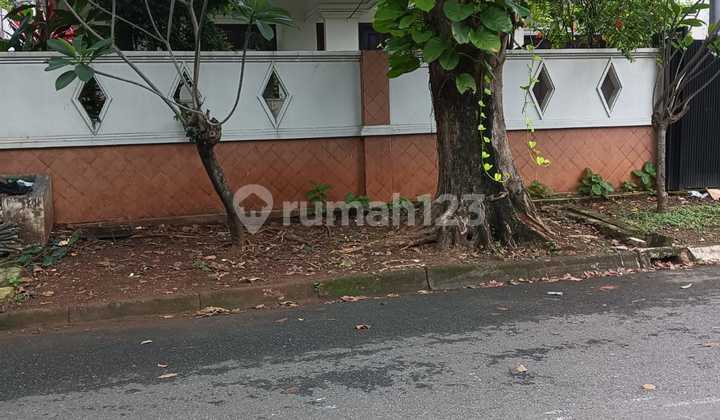 Rumah 1 lantai di area Favorit Pondok Indah. Lingkungan Asri