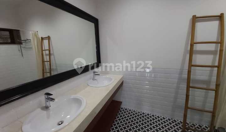 Rumah Siap Huni, Semi Furnished, ada Kolam Renang dan Gazebo 2