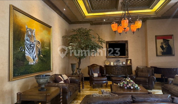  Rumah Istana di lokasi strategis di area paling elite di Ciumbuleuit, Bandung dengan pemandangan indah 2