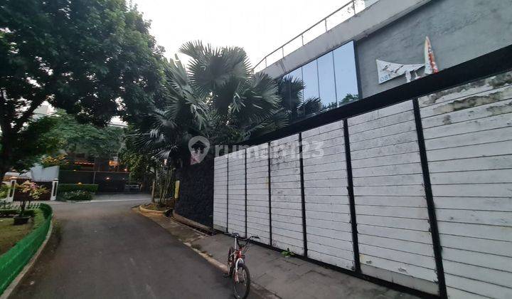 Rumah  3 lantai desain unik  depan taman full granit di cluster area  Dempo, Pakubuwono Kebayoran Baru, Area Tenang Dekat Taman 2