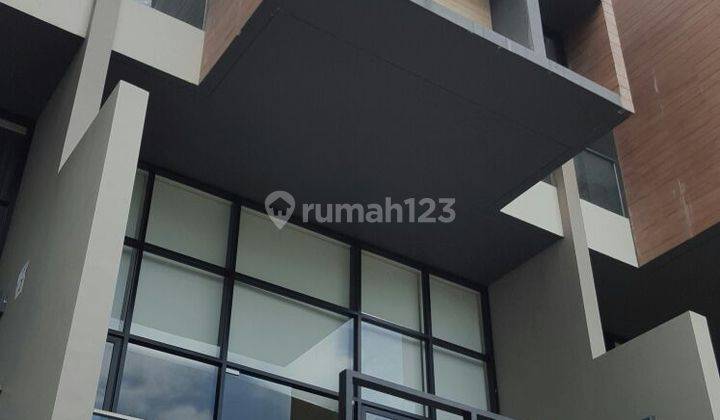 Rumah Soho Townhouse di Kemang, Jakarta Selatan. Lt 125, 3 Lantai Basement. Dekat Tb Simatupang Scbd 1