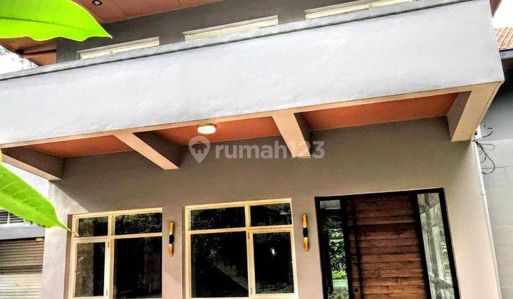 Rumah Dekat Jis Pattimura, Depan Taman, Ada Pool 2