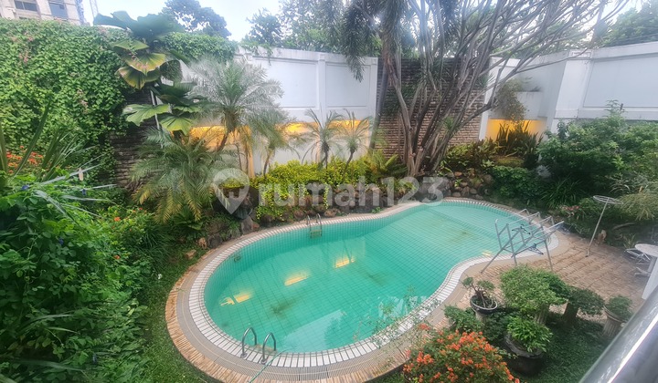 Rumah Mewah Simprug Ada Kolam Renang - LT 787M2, Dalam Cluster Eksklusif Dekat Senayan