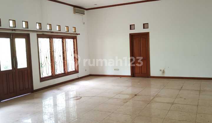 Spacious 1-Story House in Kemang 2