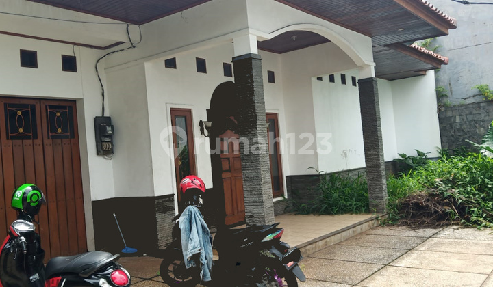 Rumah Luas 1 Lantai di Kemang