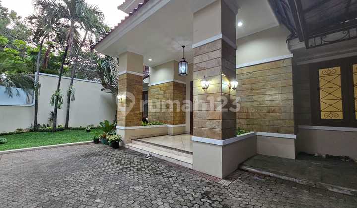 Rumah Luas 2 Lantai Ada Kolam Renang. Rumah Dijual di Kebayoran Baru Dekat Area Melawai, Wijaya, Prapanca, Iskandarsyah