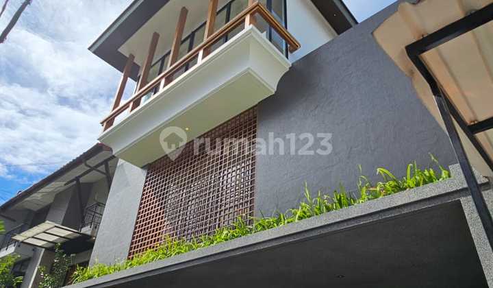 Rumah Mewah Baru 3,5 Lantai di Pondok Indah - Ada Lift & Kolam Renang Pribadi