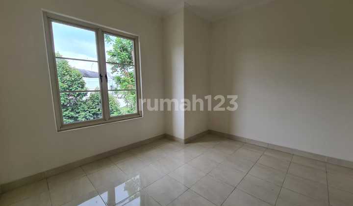 2-Story Ready-to-Occupy House in Rolling Hills Lippo Karawaci 2