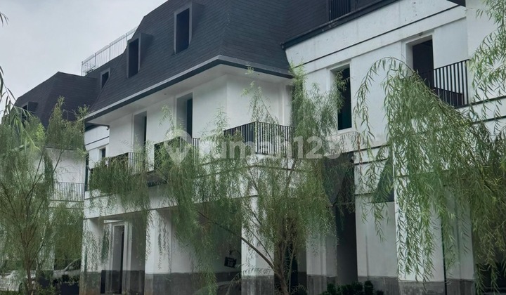 3-Story Luxury House in Exclusive Pondok Indah Complex – Featuring Rooftop, Close to PIM