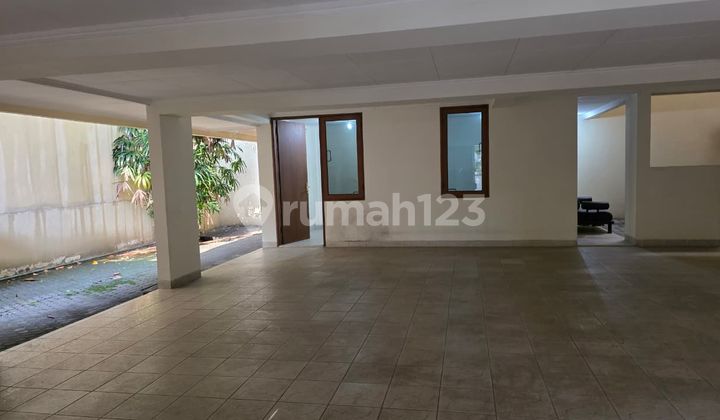 Rumah 3 Lantai di Kawasan Eksklusif Pondok Indah — Luas, Tenang, dan Strategis 2