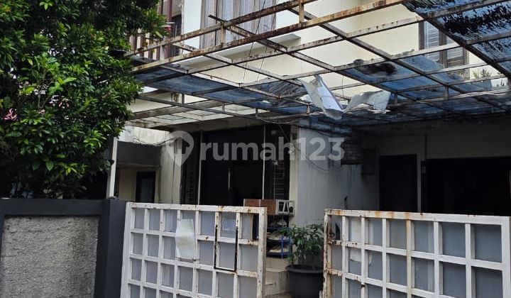 For Sale: Boarding House in Cipete, South Jakarta, 18 Bedrooms, One Step to MRT Station