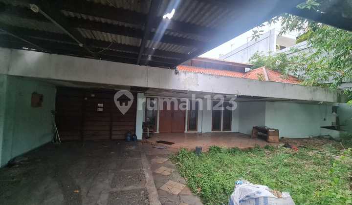 Rumah Lama 1,5 Lantai di Area Tebet, Jalan Tenang Akses 2 Mobil Rumah Lama 1,5 Lantai di Area Tebet, Jalan Tenang Akses 2 Mobil