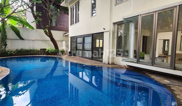 Rumah Mewah Taman Golf Lippo Karawaci Ada Kolam Renang - Baru Renov & Luas