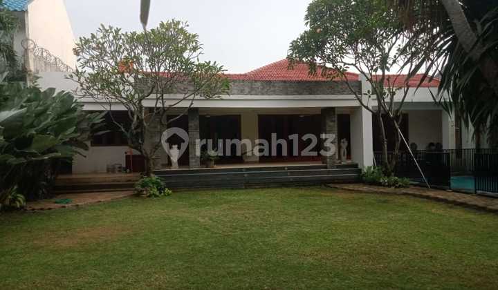 Rumah Siap Huni Dekat Sekolah Belanda. Backyard Luas, Ada Kolam Renang 2