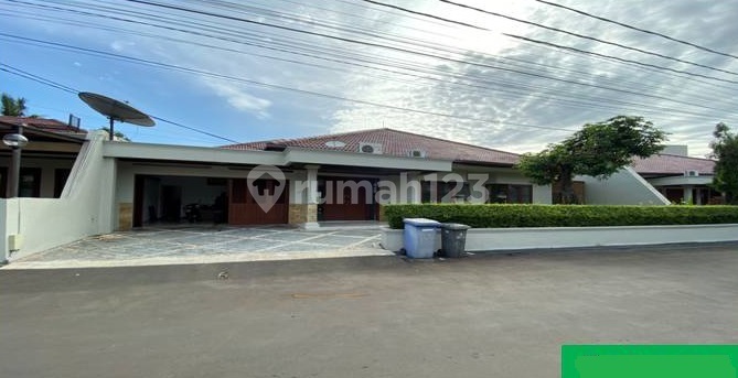 Rumah 1 lantai dalam komplek exclusive di Cipete, rumah luas, Bisa Jalan Kaki ke Stasiun MRT Cipete, Private Pool