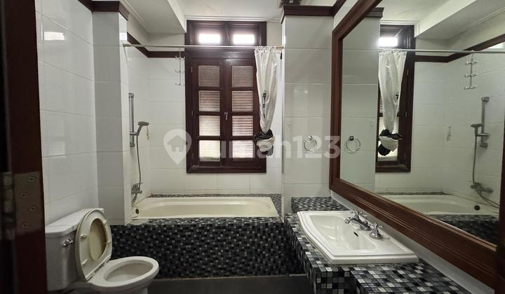 Dijual Rumah Mewah di Menteng, Ada Kolam Renang, Lokasi Strategis, Furnished 2