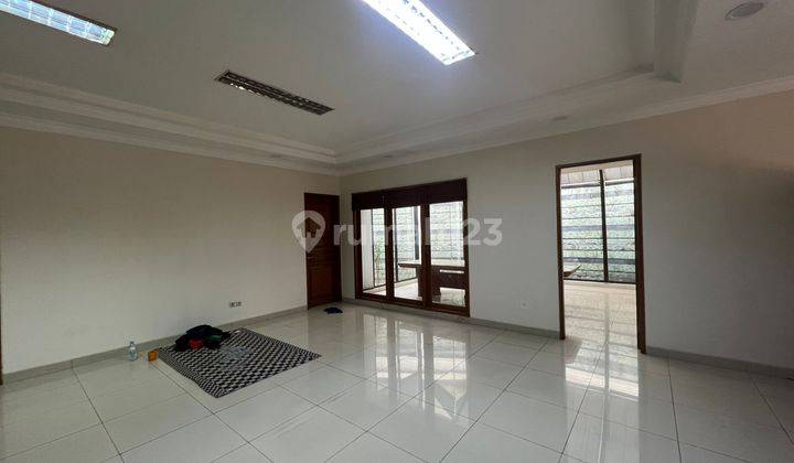 Rumah 2 Lantai Disewakan di Area Menteng, Cocok Jadi Silent Office