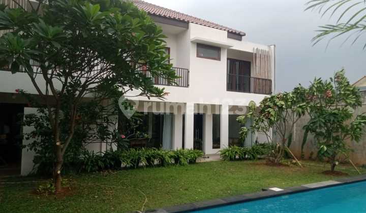 Rumah Siap Huni, Semi Furnished, ada Kolam Renang dan Gazebo