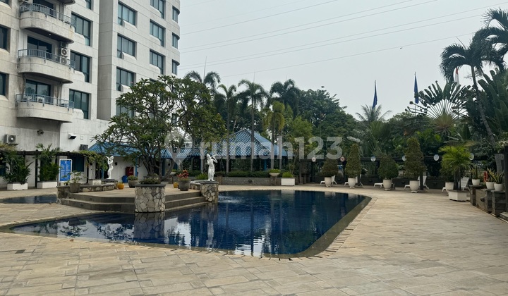 Park Royale Tower 2, Harga dibawah NJOP! 3+1 BR, Depan GBK!