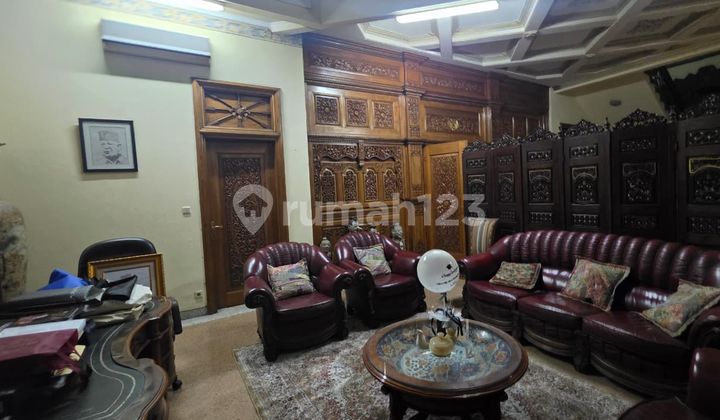 Rumah Klasik 2 Lantai di Menteng Jakarta Pusat
