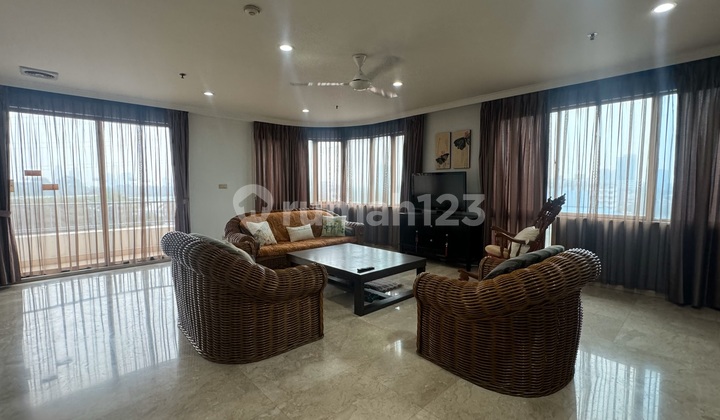 Park Royale Tower 2, Harga dibawah NJOP! 3+1 BR, Depan GBK! Park Royale Tower 2, Harga dibawah NJOP! 3+1 BR, Depan GBK!