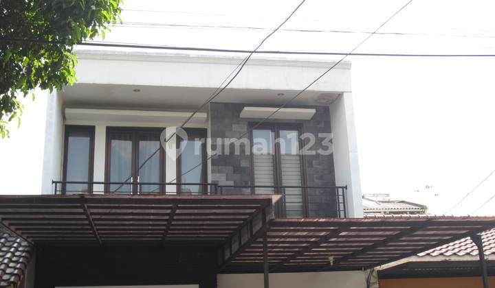 Rumah Minimalis di Pondok Indah. Bisa Jalan Kaki ke PIM 2