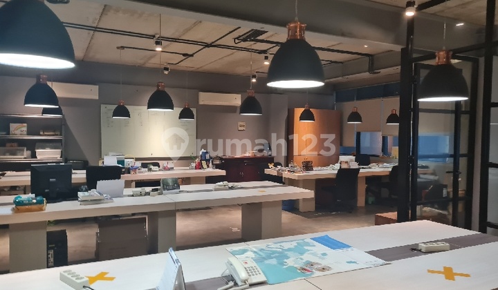 Ruko Gandeng Dekat Thamrin, Cocok Kantor Kreatif! Ruko Gandeng Dekat Thamrin, Cocok Kantor Kreatif!