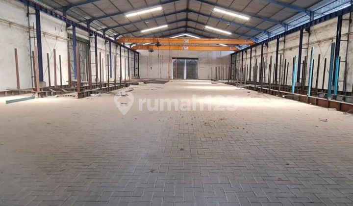 Gudang margomulyo permai jalan utama  tinggi 10.5 meter 30M nego