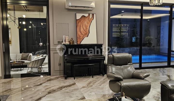 Graha Family Mewah Minimalis Baru Kolam Renang Full Marmer 29.5m 2