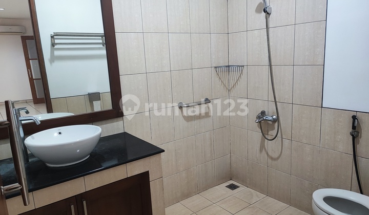 Rumah dpn taman di Liga Mas Pancoran