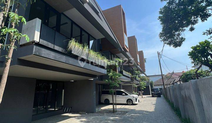 Townhouse di Jalan Kemang Selatan 4 Lantai SHM 2