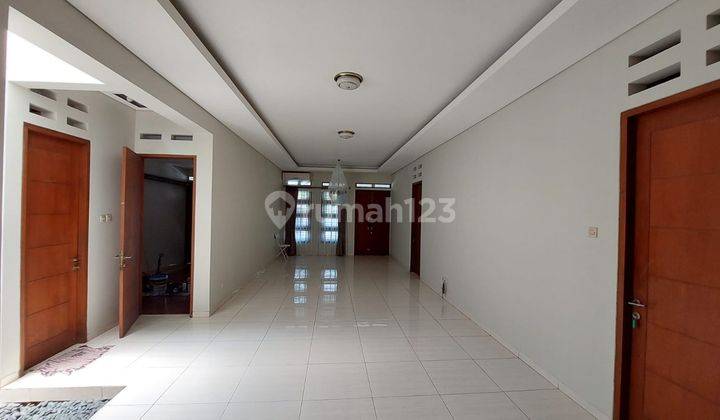 Rumah di Area Kerinci 2 Lantai Bagus bisa kantor