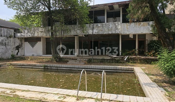 For sale. Old house. Land area counted in Kemang Bangka.