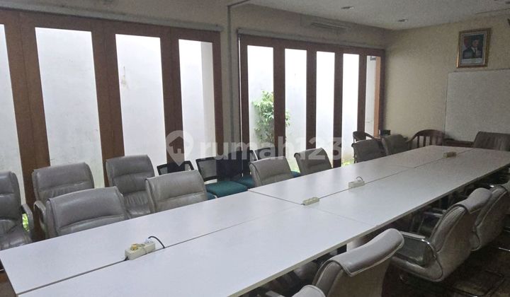 10-bedroom house suitable for a guest house / office.