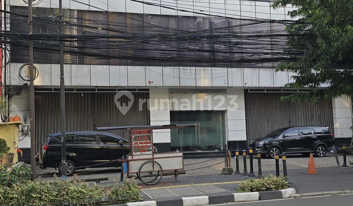 Melawai Raya building suitable for bank/office/beauty clinic. 2