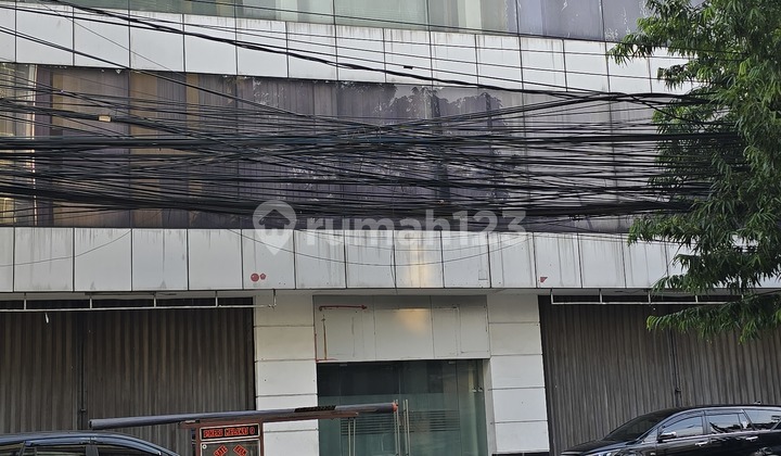 Melawai Raya building suitable for bank/office/beauty clinic. 1