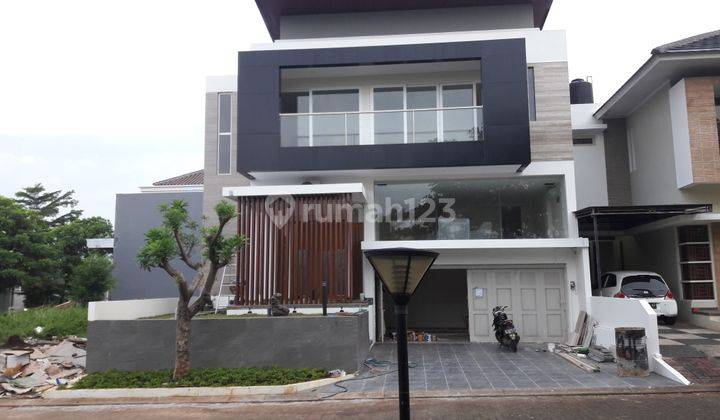Disewakan Rumah Bagus Depan Taman Dekat Up Town Mall & Unika BSB. 1