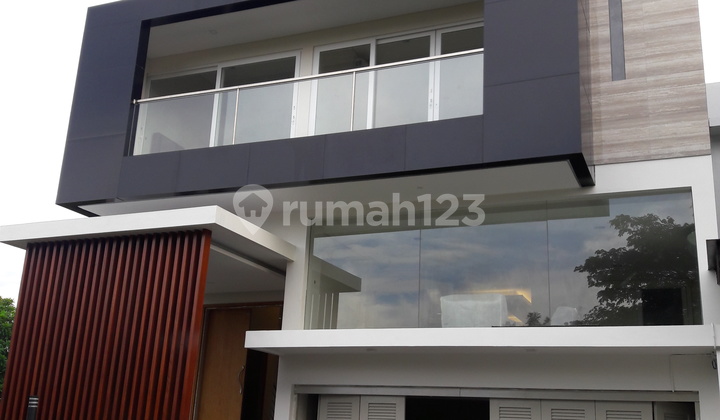 Disewakan Rumah Bagus Depan Taman Dekat Up Town Mall & Unika BSB. 2