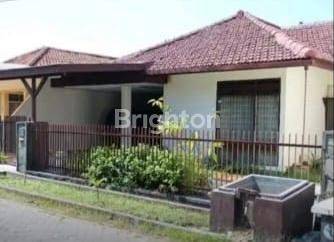 cepat rumah di KutisariCocok untuk dibuat investasi usaha kos-kosan karena dekat Universitas Petra 1