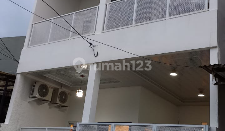 Griya Jakarta Rumah Baru 2.5 Lantai Semi Furnished Tangsel