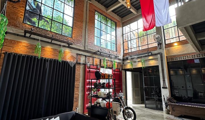 Rumah 2 lantai + RoofTop  dengan konsep Industrial, di kawasan elite Setia budi jakarta selatan