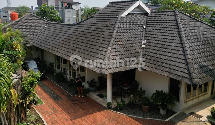 Rumah Model Classic 1 lantai dengan lokasi nyaman dan tenang dengan Taman yang luas di Cipete- WS 1
