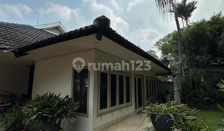 Rumah Model Classic 1 lantai dengan lokasi nyaman dan tenang dengan Taman yang luas di Cipete- WS 2